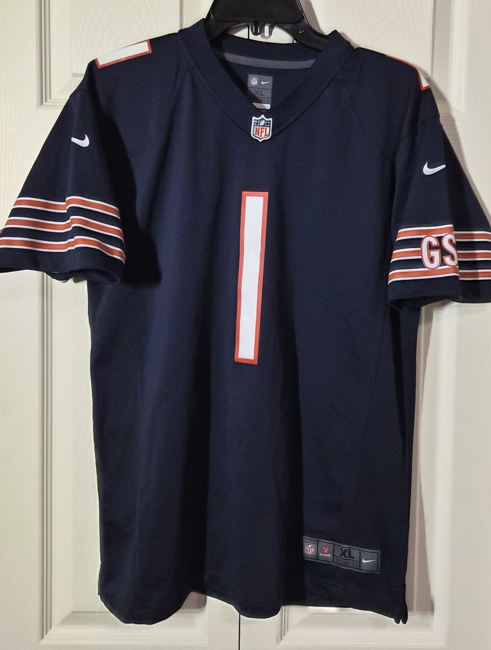 Youth Authentic Nike On-Field Chicago Bears Justin Fields Jersey Sz. XL (18-20).